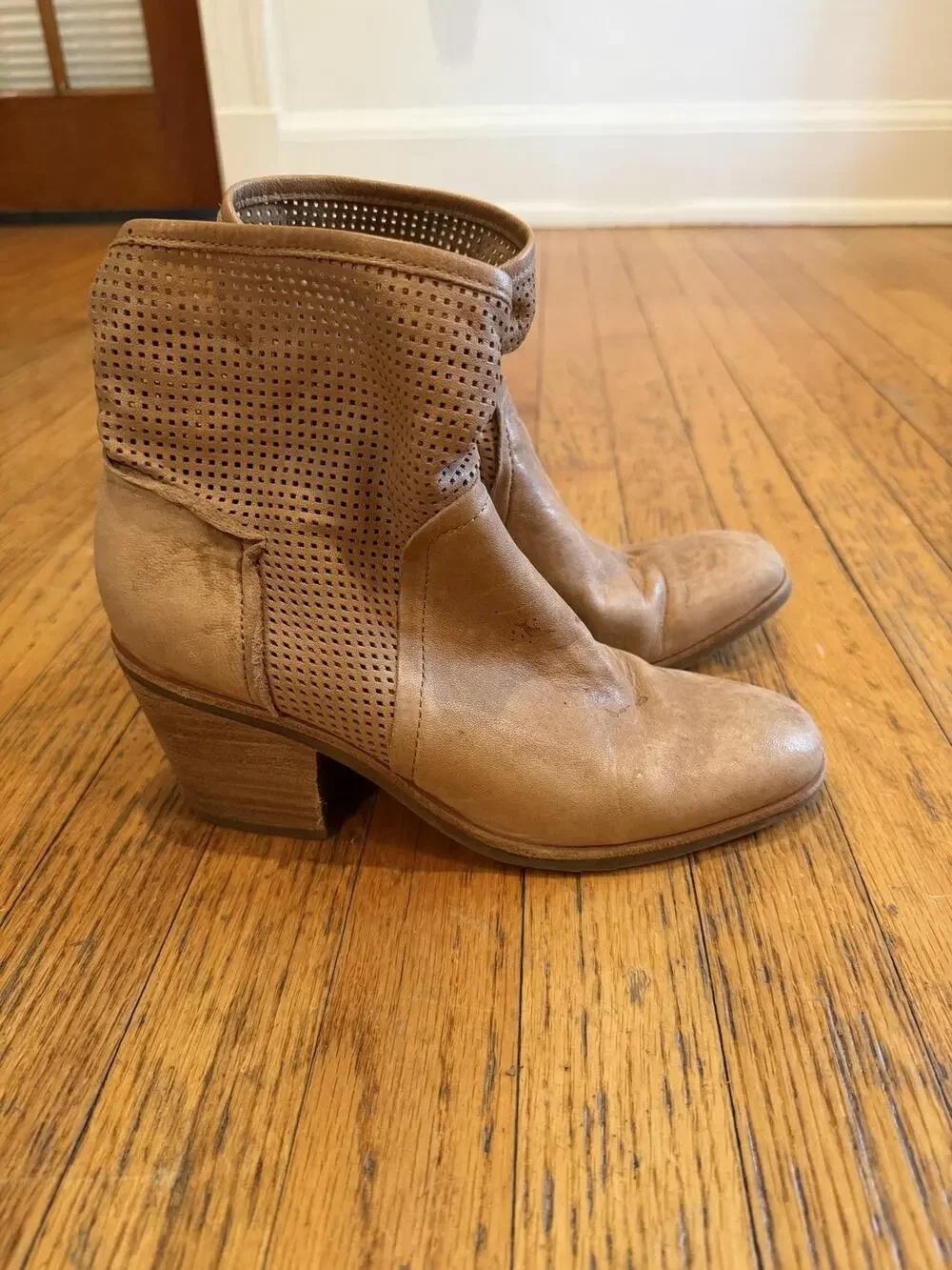 Söfft Boots Womens Size 9 Brown Leather Perforated Ankle Booties Zip Block Heel